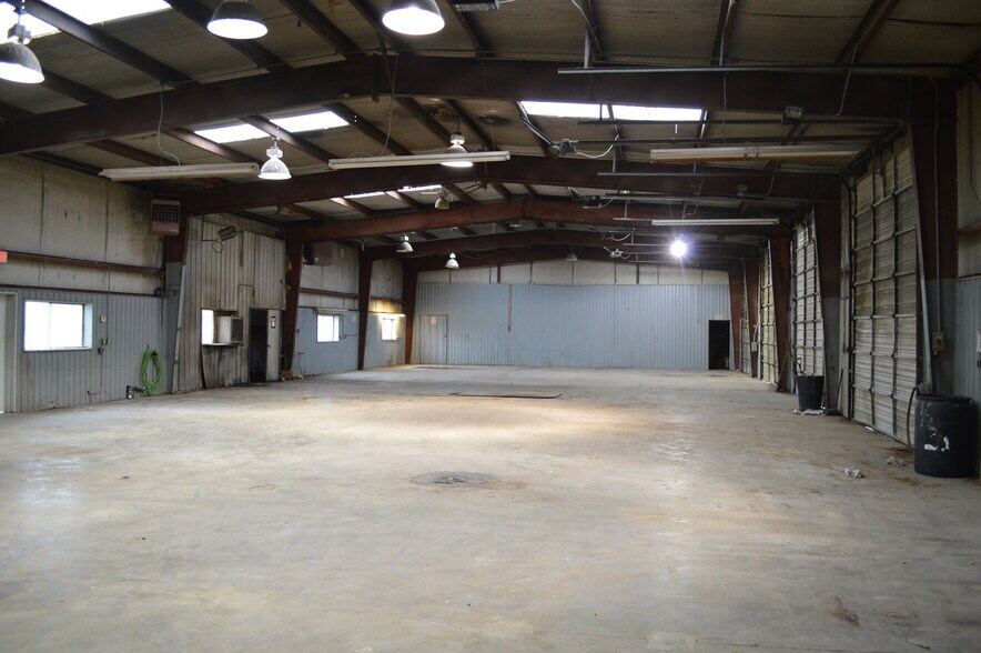 More Photos Of 1709 Enterprise Blvd, Pauls Valley Warehouse For Sale