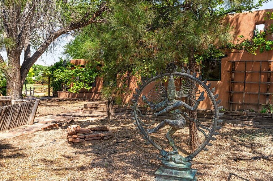 More Photos Of 18 Destierro Trail, Santa Fe Lodge Meeting Hall For Sale