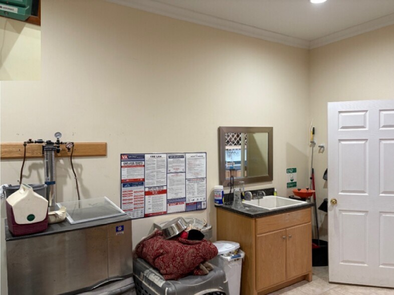 More Photos Of 13191 Warwick Blvd, Newport News Light Distribution For Sale