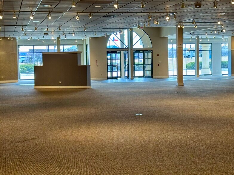 More Photos Of 7340 E State Rd, Rockford Unknown For Lease