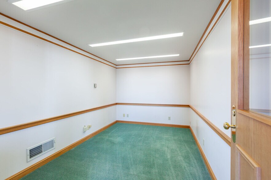 More Photos Of 772 W Main St, Lake Geneva Loft Creative Space For Lease