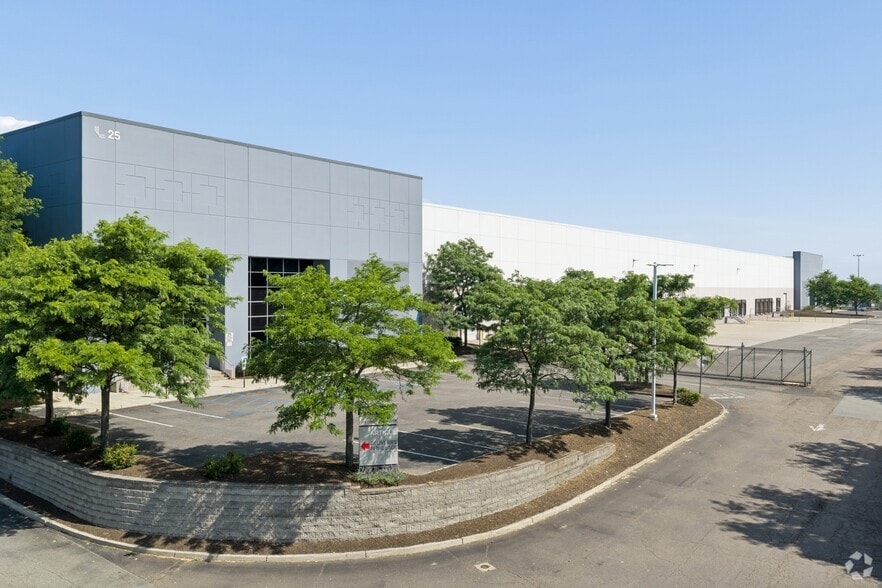 More Photos Of 25 Colony Rd, Jersey City Warehouse For Lease