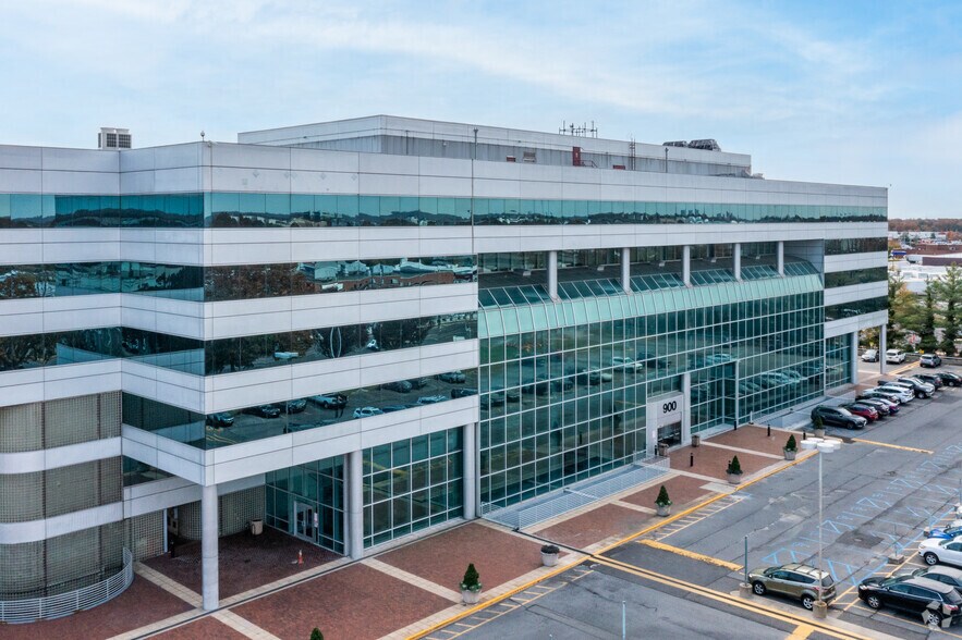 More Photos Of 900 Stewart Ave, Garden City Office For Lease