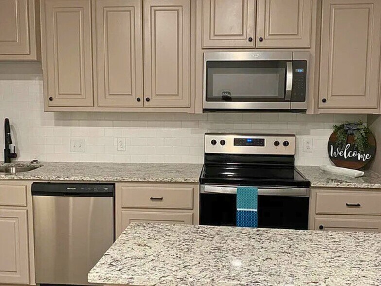 More Photos Of 901 Broadway Blvd, Kilgore Apartments For Sale