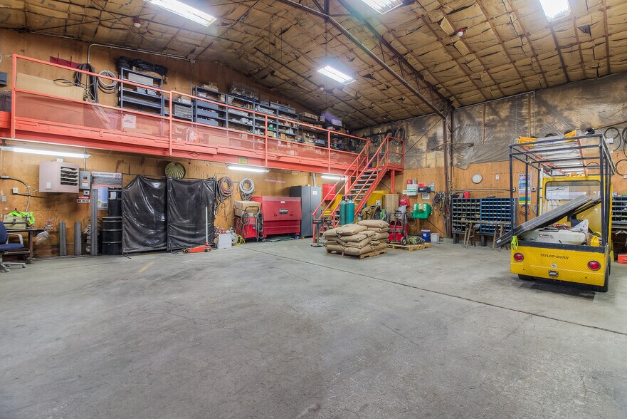 More Photos Of 1535-1541 W Lee Rd, Othello Warehouse For Sale