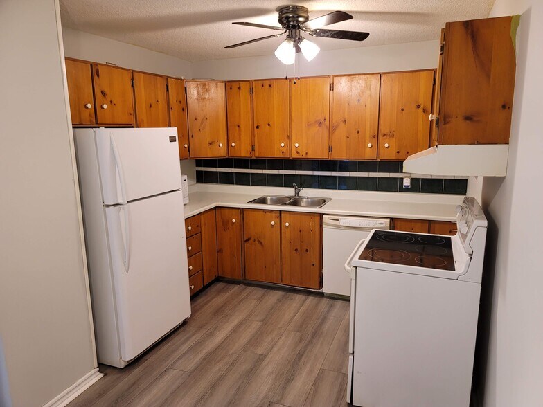 More Photos Of 71 Victoria St, Aurora Apartments For Sale