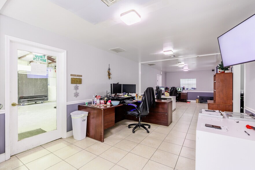 More Photos Of 820 35th Ct, Vero Beach Warehouse For Sale