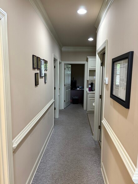 More Photos Of 6758 Jamestown Dr, Alpharetta Medical For Lease