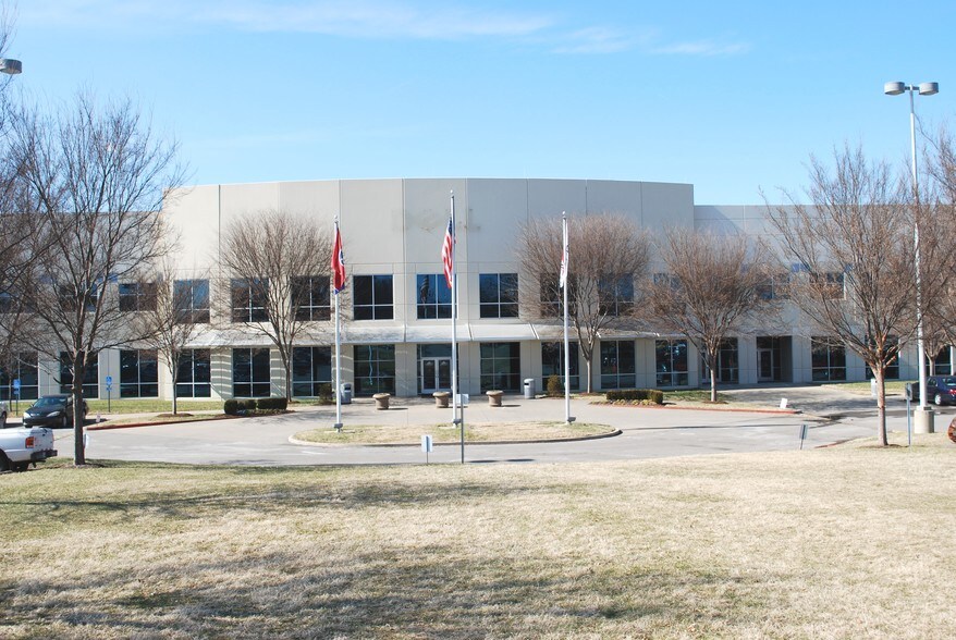 Primary Photo Of 2 Dell Pky, Nashville Distribution For Lease