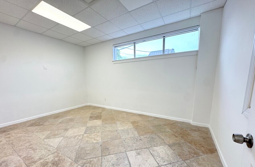 More Photos Of 3160 N 46th Ave, Saint Petersburg Warehouse For Sale