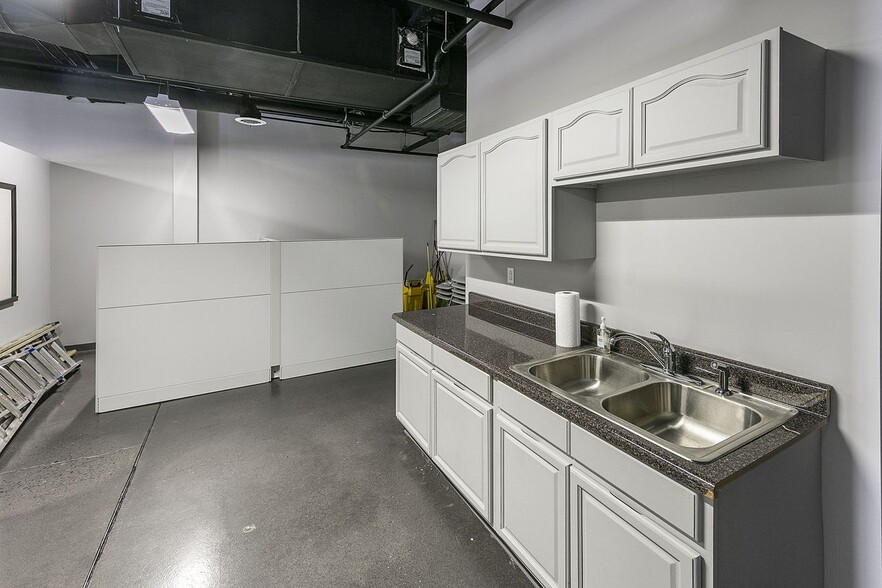 More Photos Of 1143 Oak Ridge Tpke, Oak Ridge Restaurant For Sale