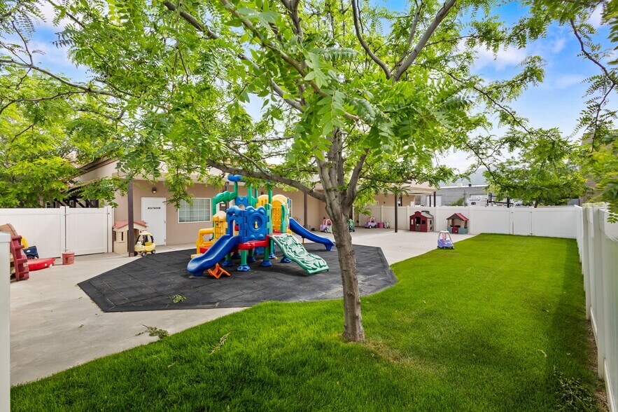 More Photos Of 754 N Redwood Rd, North Salt Lake Specialty For Sale