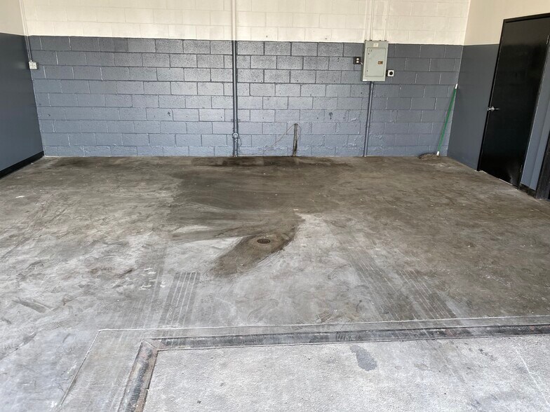 More Photos Of 3209 E Thousand Oaks Blvd, Thousand Oaks Unknown For Lease