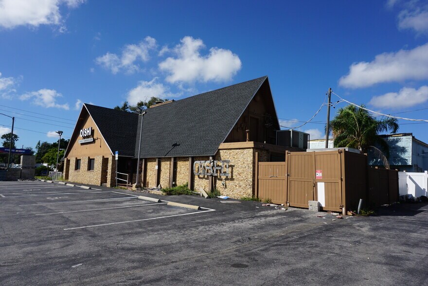 More Photos Of 5800 34th St N, Saint Petersburg Restaurant For Sale
