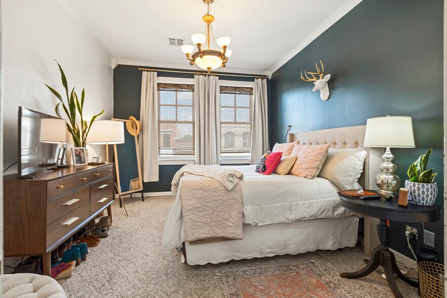 More Photos Of 210 E Grand Ave, Ponca City Office For Sale