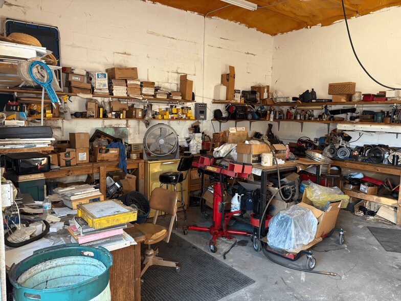 More Photos Of 211 N 9th St, Immokalee Contractor Storage Yard For Sale