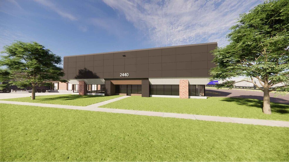 More Photos Of 2440 Pratt Blvd, Elk Grove Village Distribution For Sale