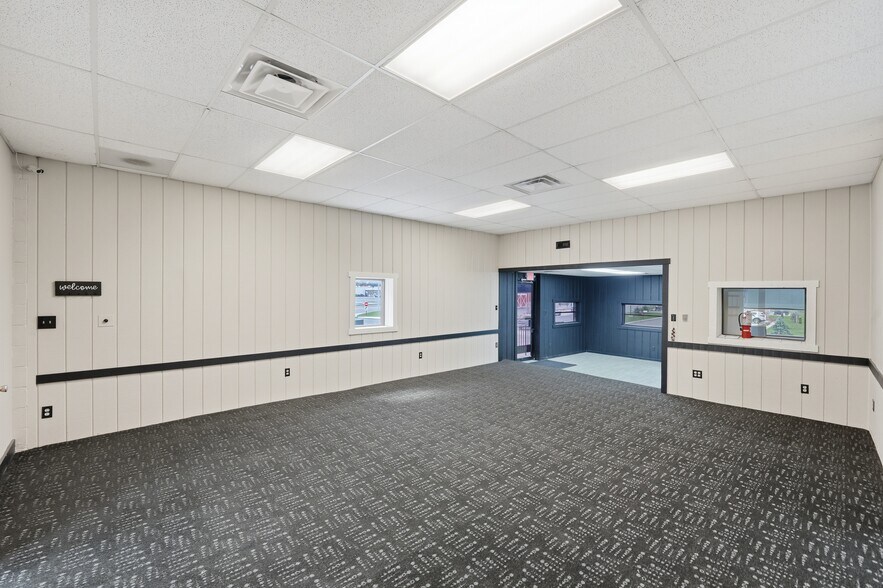 More Photos Of 546 Brehl Ave, Columbus Showroom For Lease