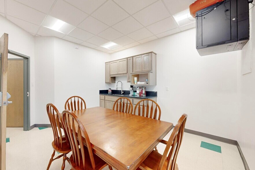 More Photos Of 6410 Gibson Blvd SE, Albuquerque Bank For Sale