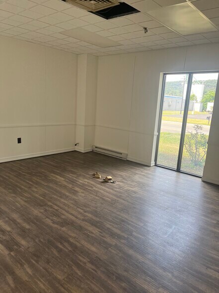 More Photos Of 2911 W Reach Rd, Williamsport Manufacturing For Lease