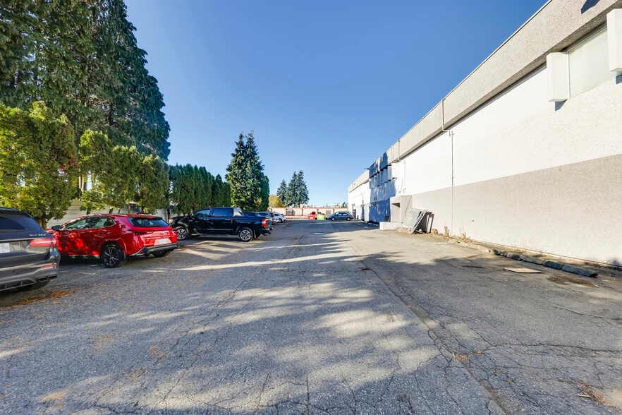 More Photos Of 7060 Waltham Ave, Burnaby Warehouse For Lease