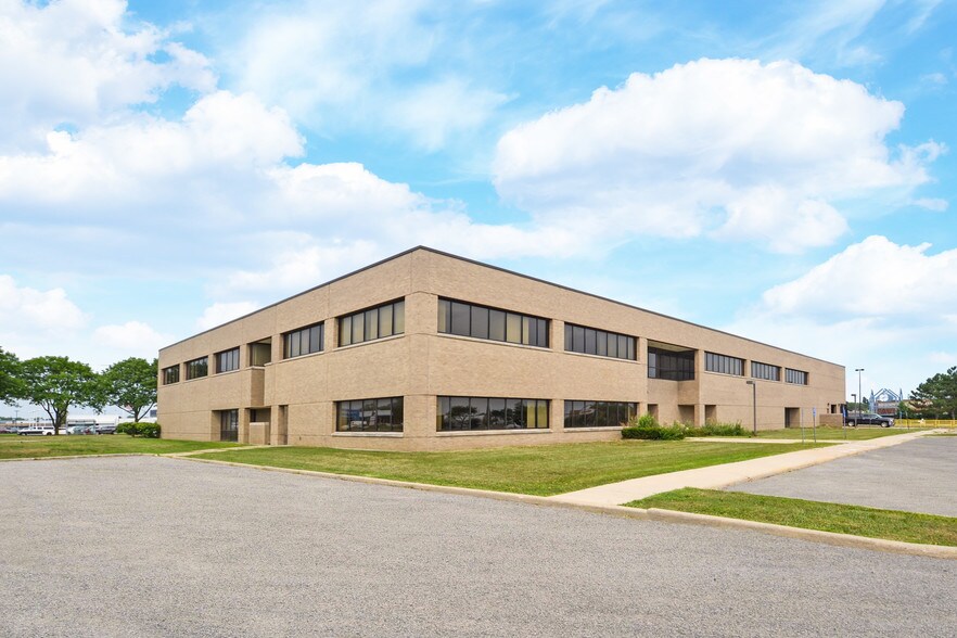 More Photos Of 1849 W Maple Rd, Troy Office For Lease