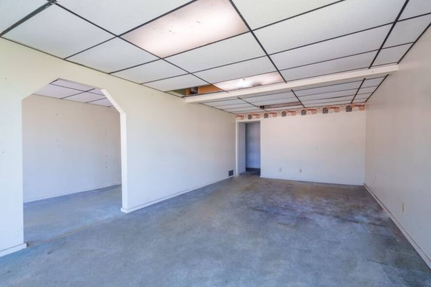 More Photos Of 210 W Main St, Hartford Freestanding For Sale