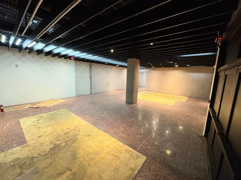 More Photos Of 215 W 9th St, Los Angeles Apartments For Lease