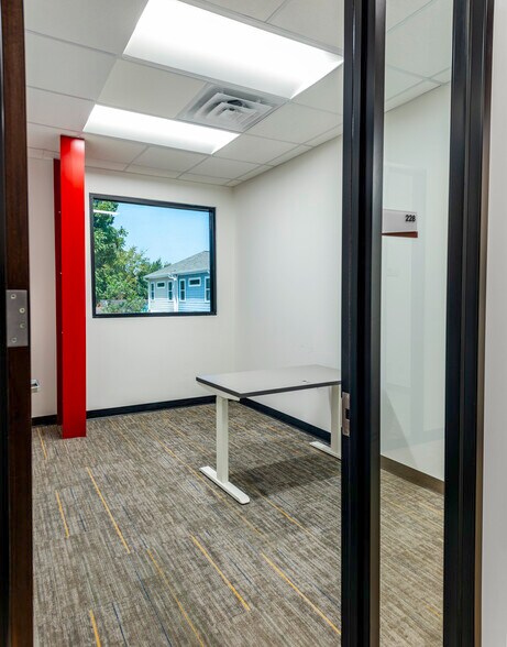 More Photos Of 1100 W 23rd St, Houston Coworking Space