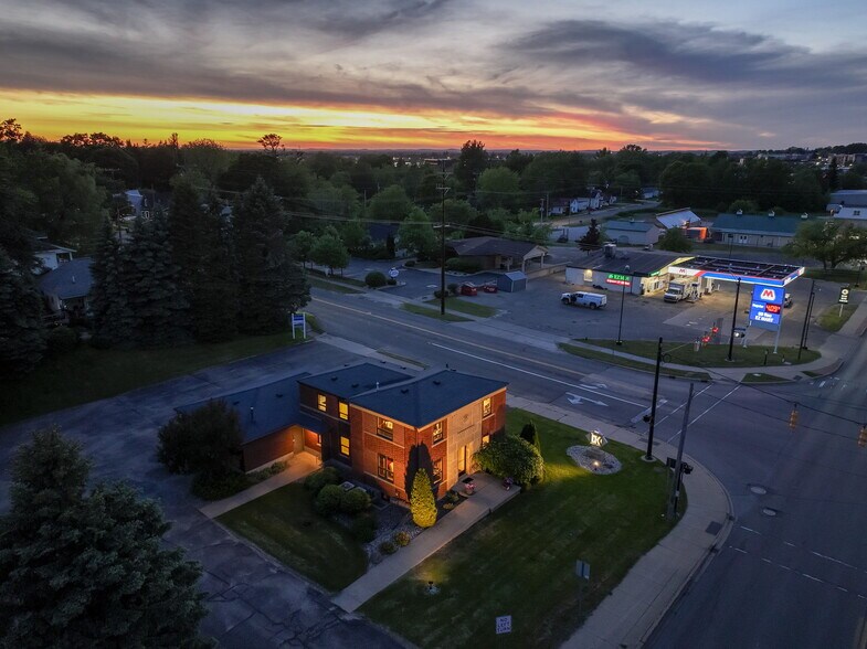 More Photos Of 1104 S Mitchell St, Cadillac Office For Sale