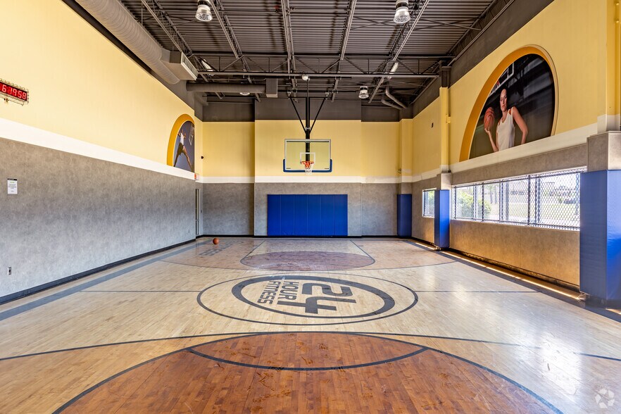 More Photos Of 2100 Plaza Pky, Bedford Health Club For Sale