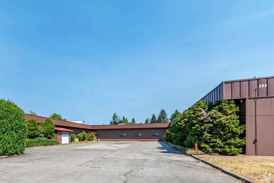 More Photos Of 481 California St, Grants Pass Industrial For Sale