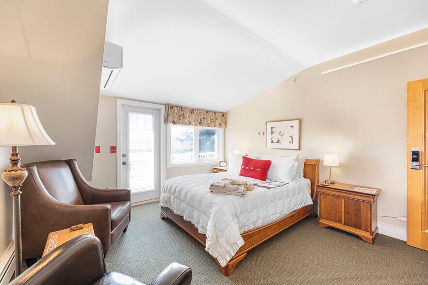 More Photos Of 111 Severn Av, Rosebud Hospitality For Sale