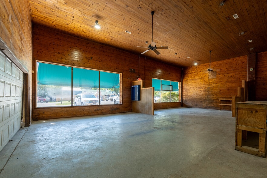 More Photos Of 127 Thompson St, Pittsboro Auto Repair For Lease