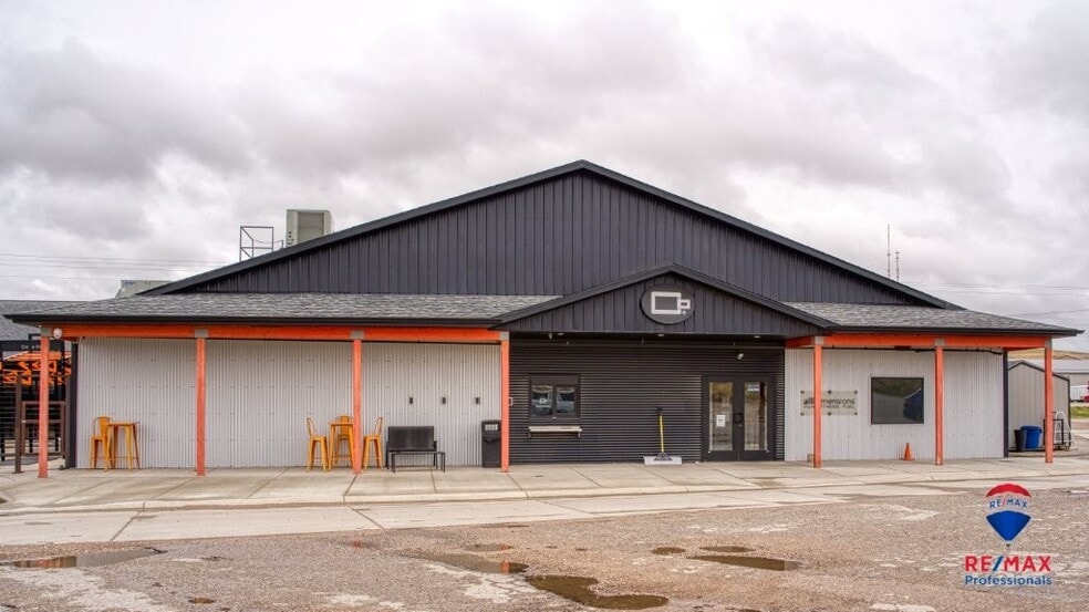 More Photos Of 5201 S Douglas Hwy, Gillette Bar For Sale