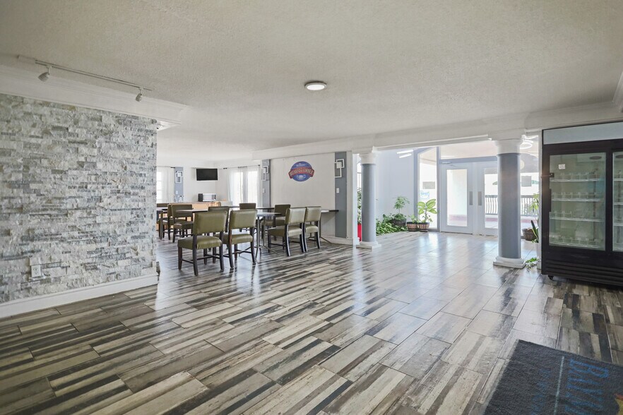 More Photos Of 601 Avenue Q, Lubbock Hotel For Sale