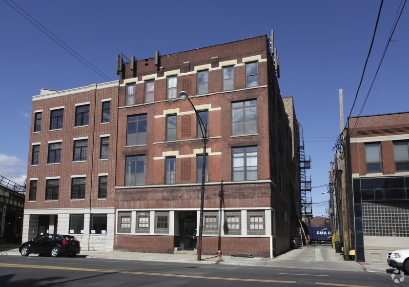 More Photos Of 660 W Grand Ave, Chicago Loft Creative Space For Lease