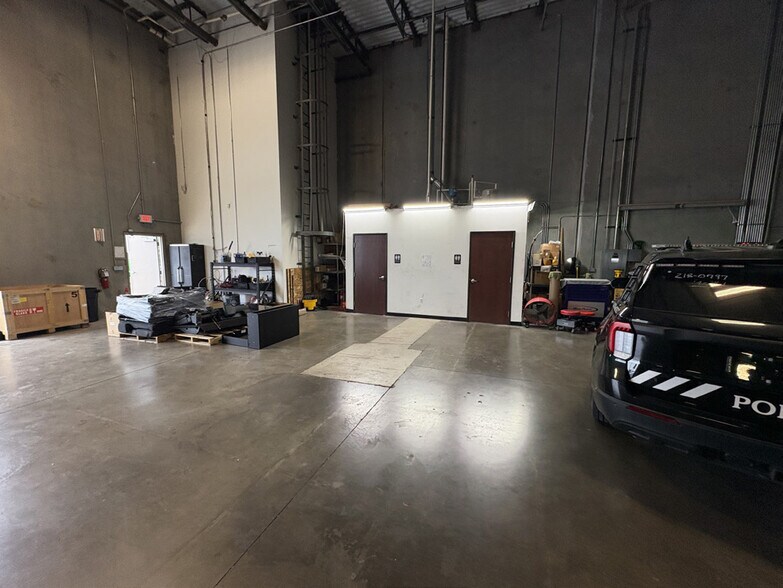 More Photos Of 800 Railhead Rd, Fort Worth Warehouse For Lease