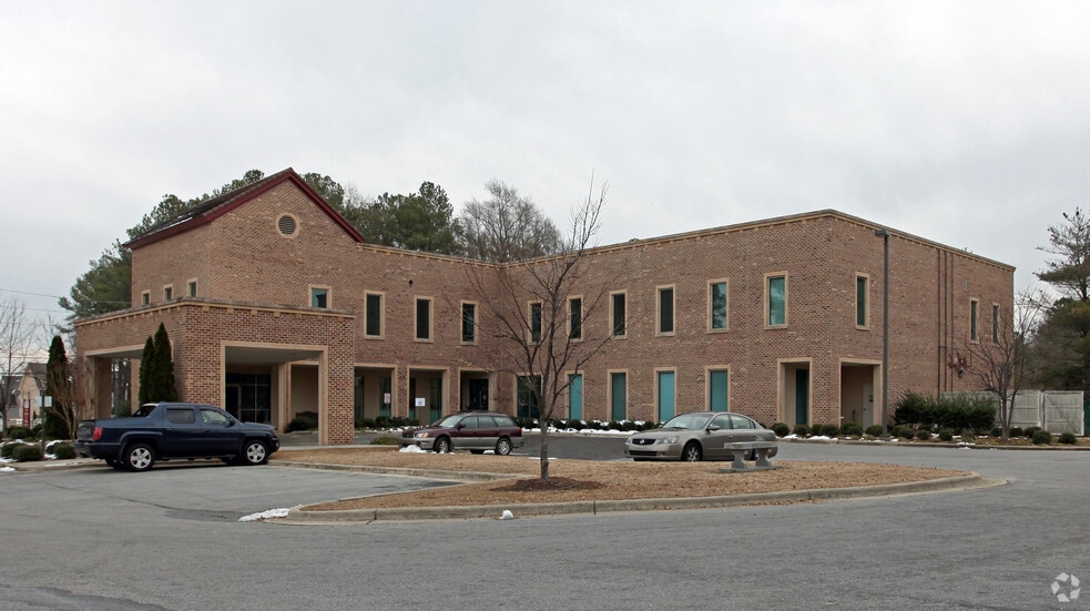 More Photos Of 916 S Main St, Fuquay-Varina Medical For Lease