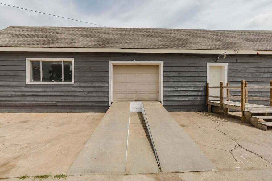 More Photos Of 2013 S Broadway St, Wichita Auto Dealership For Sale