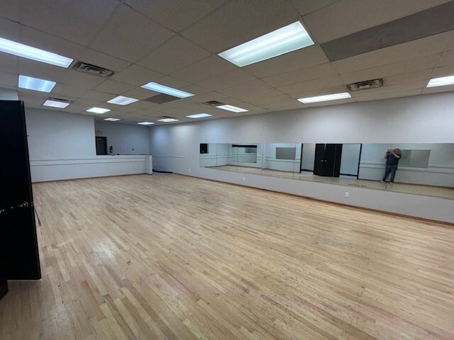 More Photos Of 98 Legends Pky, Eureka Unknown For Lease