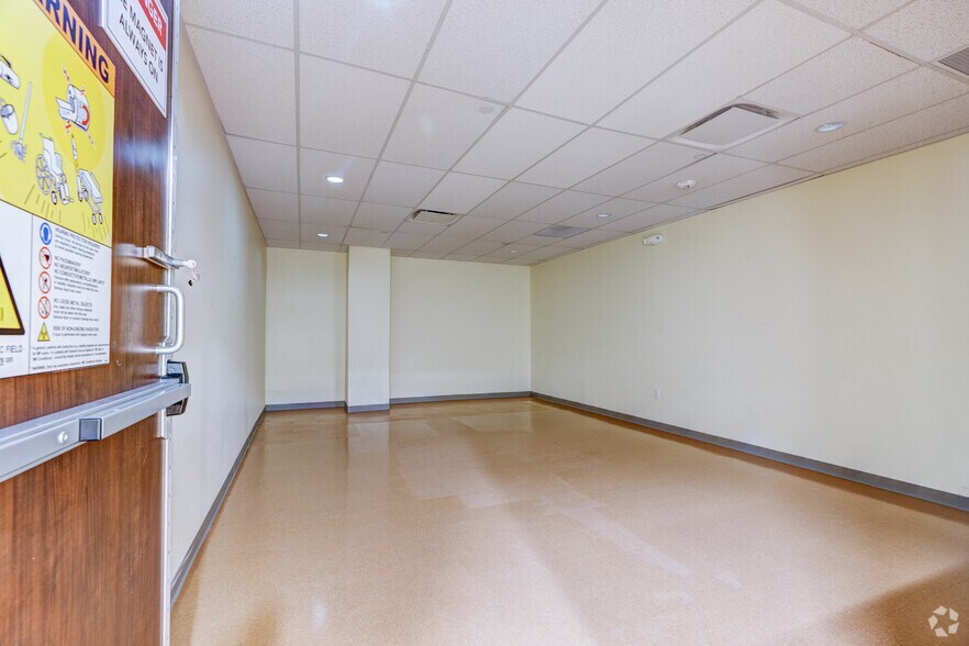 More Photos Of 12920 University Blvd, Sugar Land Unknown For Lease