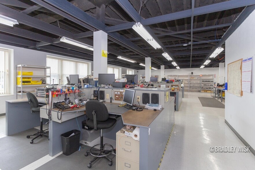 More Photos Of 581 Ottawa Ave, Holland Light Distribution For Sale