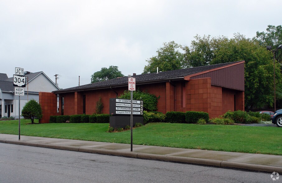 Primary Photo Of 603 N State St, Girard Medical For Sale
