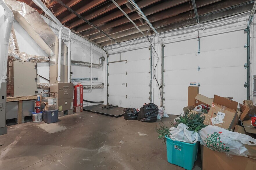 More Photos Of 955 N Main St, Urbana Showroom For Sale