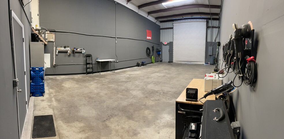 More Photos Of 1681-1687 Benchmark Ave, Fort Myers Warehouse For Lease