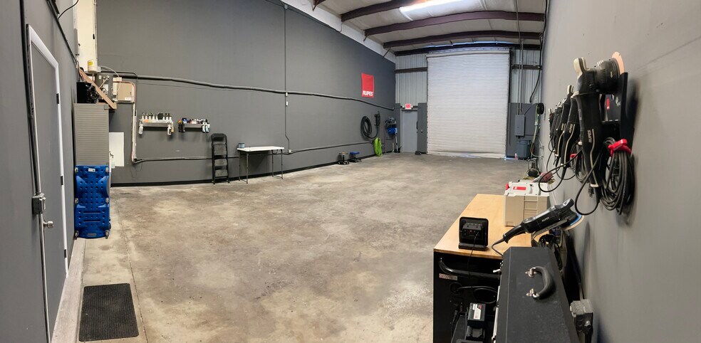 More Photos Of 1681-1687 Benchmark Ave, Fort Myers Warehouse For Lease