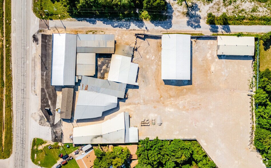 More Photos Of 3001 E Highway 199, Springtown Flex For Lease