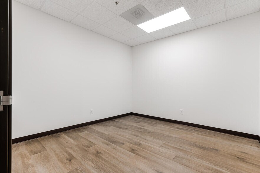 More Photos Of 12701 Van Nuys Blvd, Pacoima Warehouse For Lease