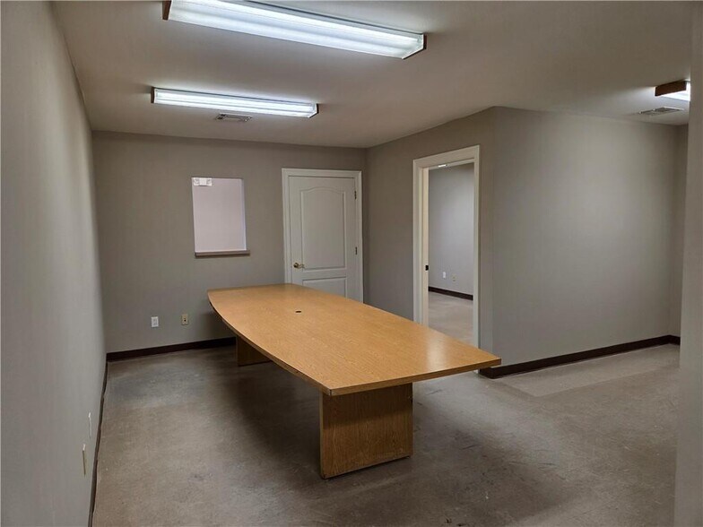 More Photos Of 1065 Muller Pky, Westwego Office For Sale